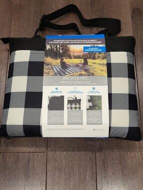 Columbia Black & White Buffalo Plaid Packable Outdoor Blanket